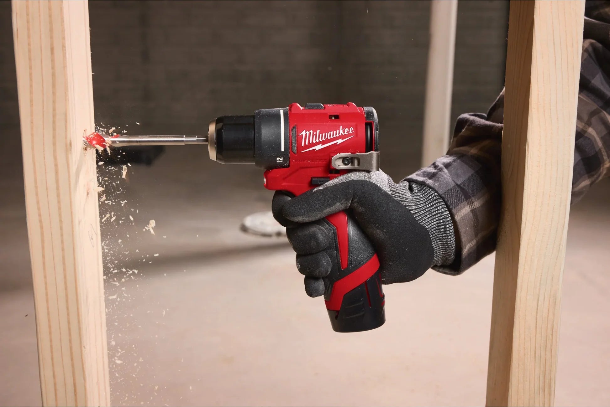 Milwaukee M12 BLDDRC-202C – Trapano avvitatore brushless con 2 batterie 2.0Ah - immagine 7